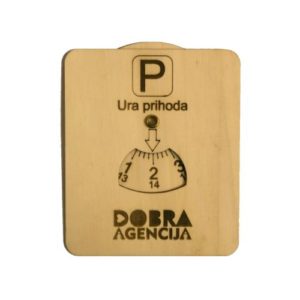 Lesena parkirna ura z gravuro